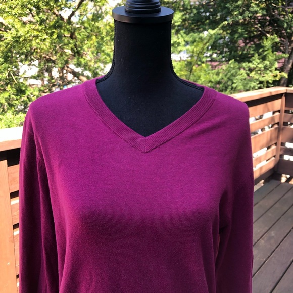 EUC Burgundy / Red Plum Knit V-Neck Old Navy Sweater - Picture 2 of 9